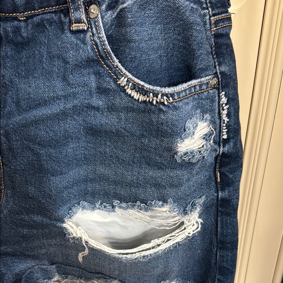 American Eagle Outfitters Women's Ripped Jean Shorts 🩳 - Picture 3 of 11